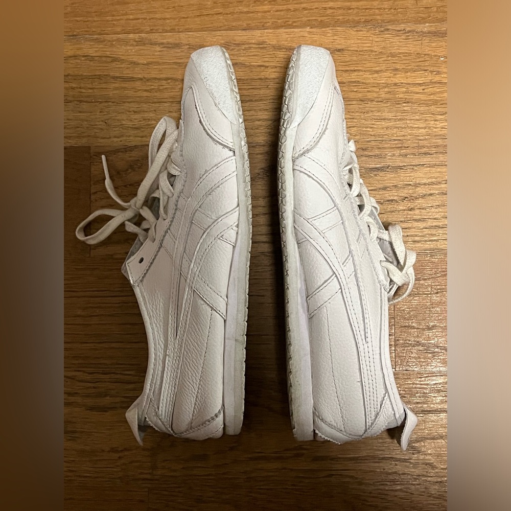 onitsuka tiger white leather shoes size 6.5 men’s (fits like an 8 women’s)